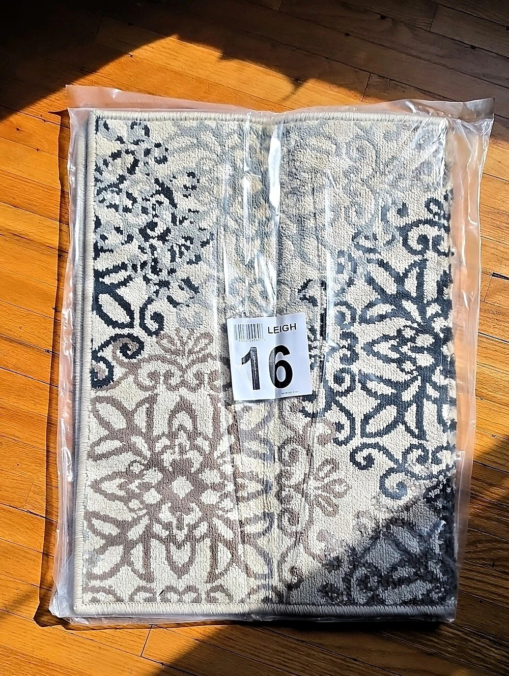 Superior Leigh Modern Floral Medallion Indoor Area Rug Gray & White